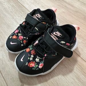 Nike Toddler Black Floral Sneakers 🖤🌸